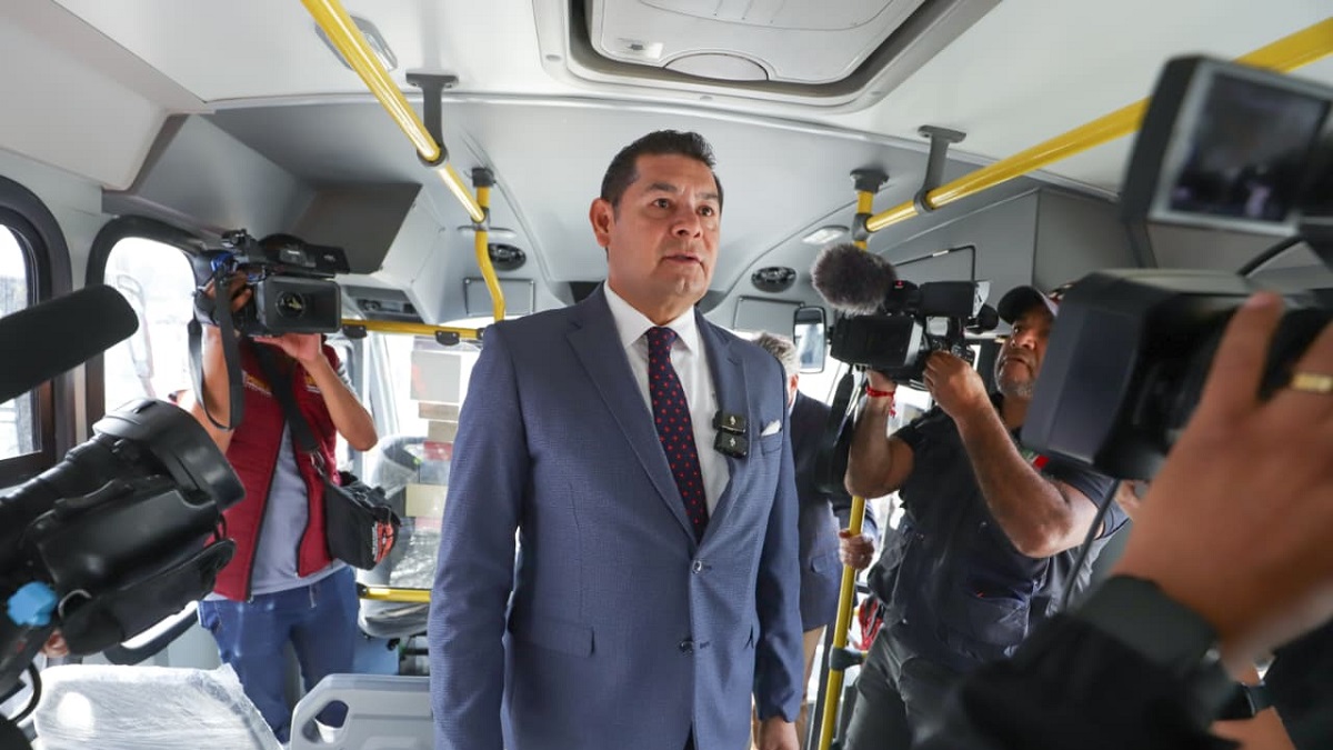 Entrega Armenta más de 11 mdp a fondo perdido para unidades nuevas de transporte público