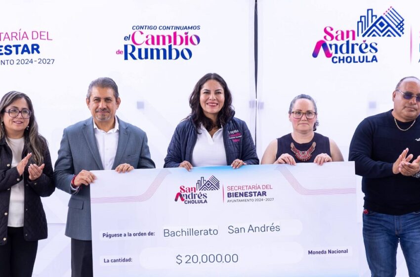  Entrega Lupita Cuautle apoyos económicos para fortalecer la educación en San Andrés Cholula