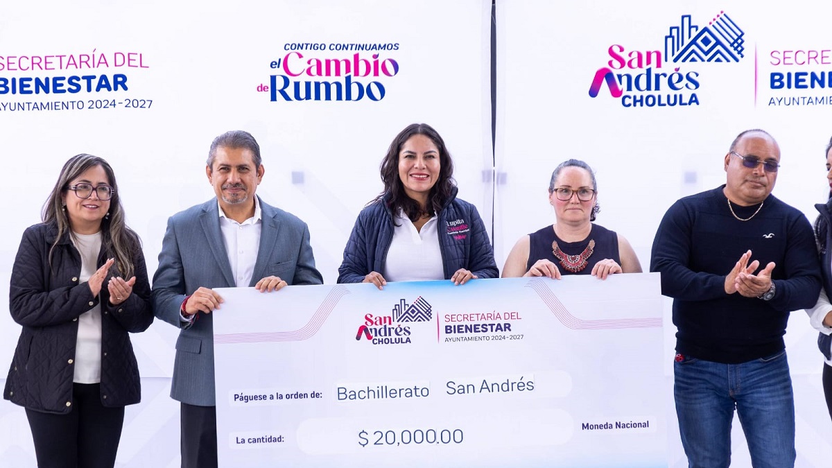 Entrega Lupita Cuautle apoyos económicos para fortalecer la educación en San Andrés Cholula
