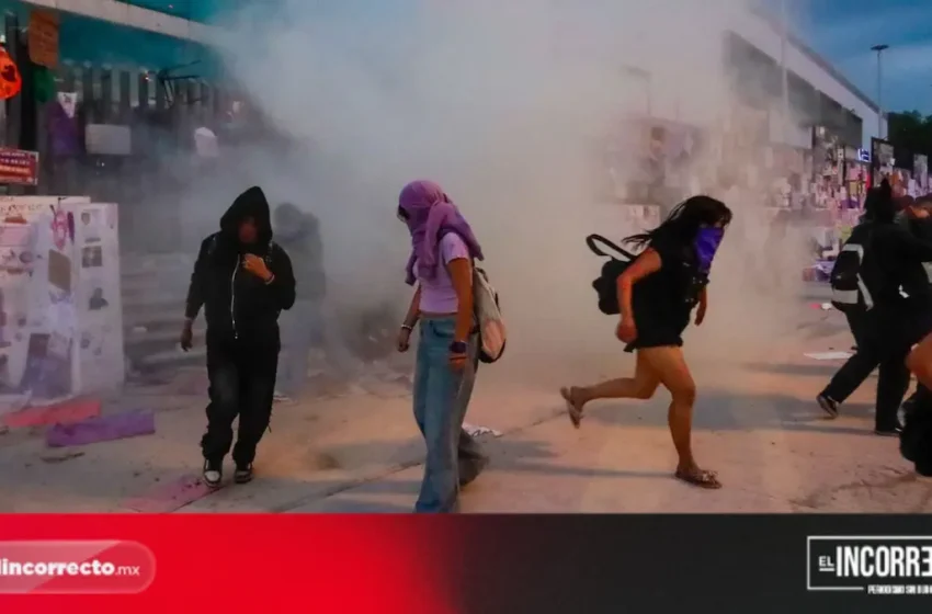  Fiscalía de Puebla niega uso de gas lacrimógeno contra feministas; asegura que fue polvo de extintor