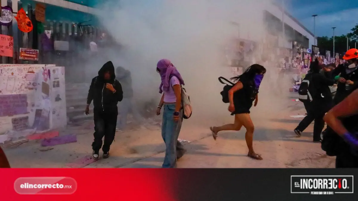 Fiscalía de Puebla niega uso de gas lacrimógeno contra feministas
