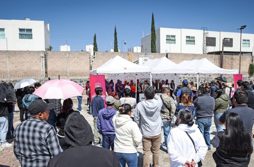  Inicia Omar Muñoz construcción de una cancha más en Cuautlancingo