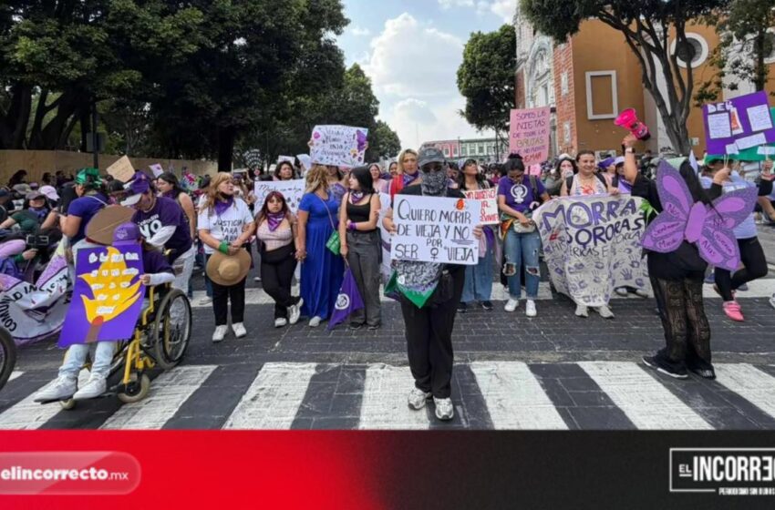  Marea morada toma las calles de Puebla para exigir alto a la violencia y feminicidios