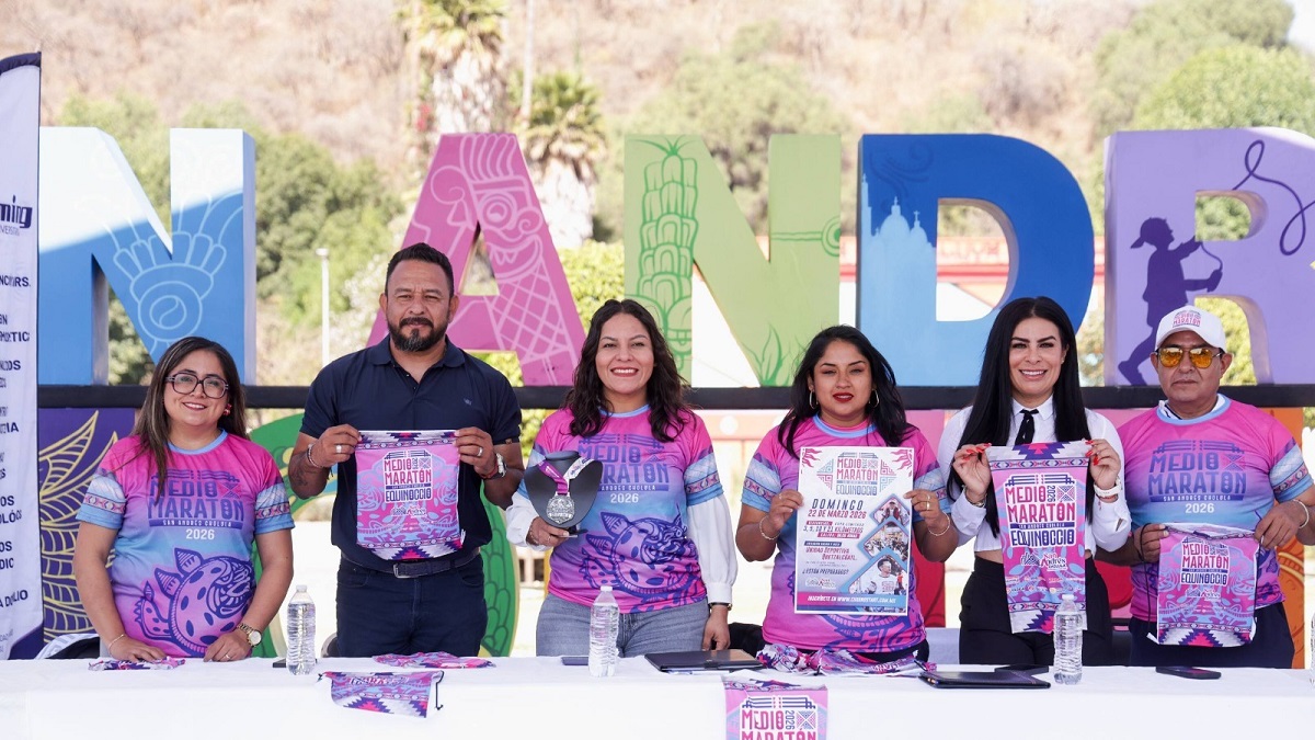 Presentan playera y medalla del Medio Maratón San Andrés Cholula, Equinoccio 2026