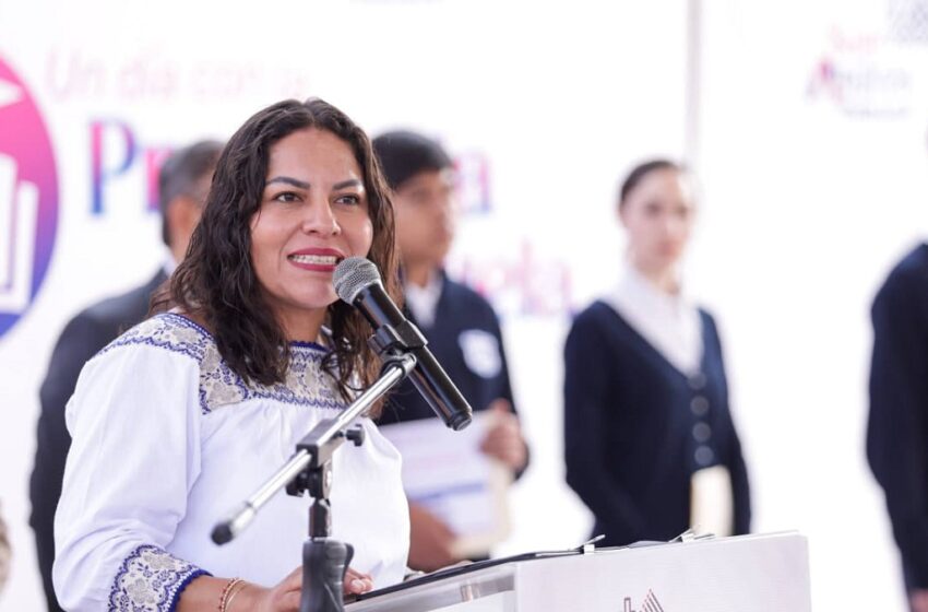  Reconoce Lupita Cuautle a estudiantes de San Andrés Cholula