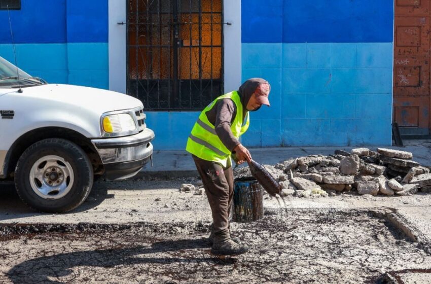  Supervisa Pepe Chedraui trabajos campaña «Bacheando Puebla» en el Barrio de Analco