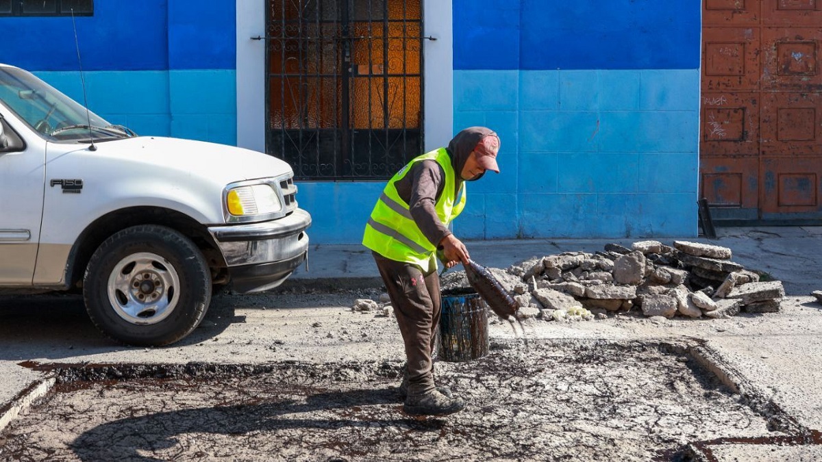 Supervisa Pepe Chedraui trabajos campaña "Bacheando Puebla" en el Barrio de Analco