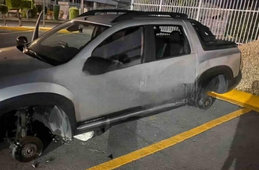  Desvalijan camioneta dentro del Parque Industrial FINSA en Puebla; la dejan sin llantas y con pertenencias robadas