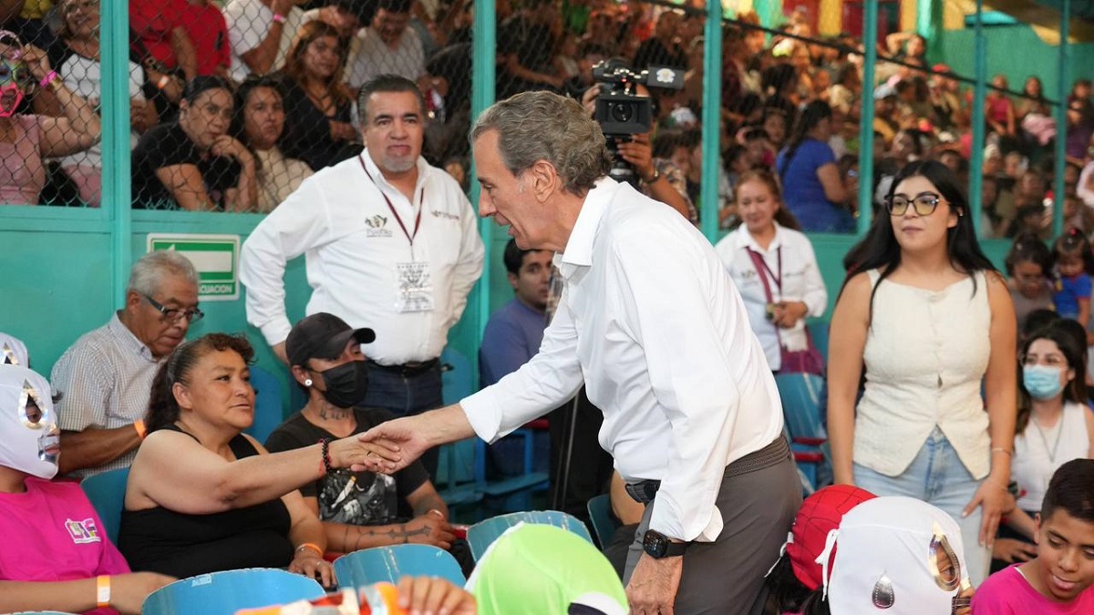 Con función de lucha libre, Pepe Chedraui celebra el Día de la Niñez