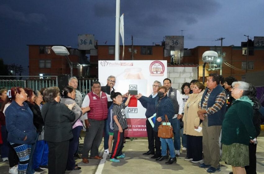  Llega Puebla Brilla a San Aparicio; inaugura gobierno de Pepe Chedraui 107 luminarias modernizadas con LED