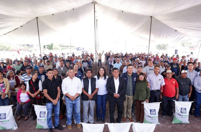  Lupita Cuautle encabeza segunda entrega de fertilizante a familias productoras