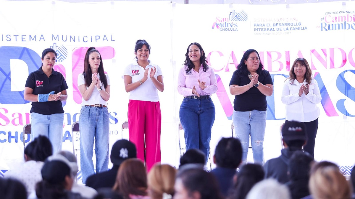 Lupita Cuautle entrega insumos médicos y de higiene con el programa “Cambiando Vidas”