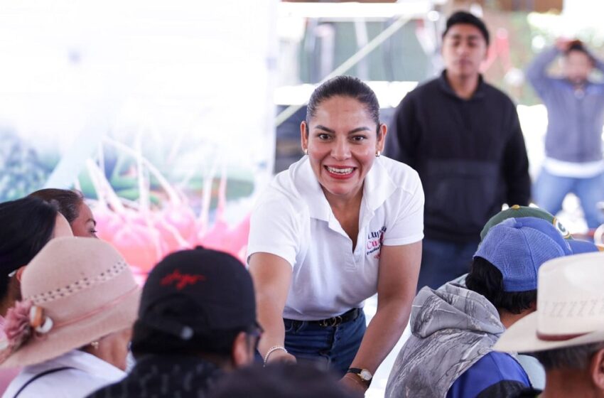  Lupita Cuautle entrega invernaderos y apoyos al campo en San Andrés Cholula