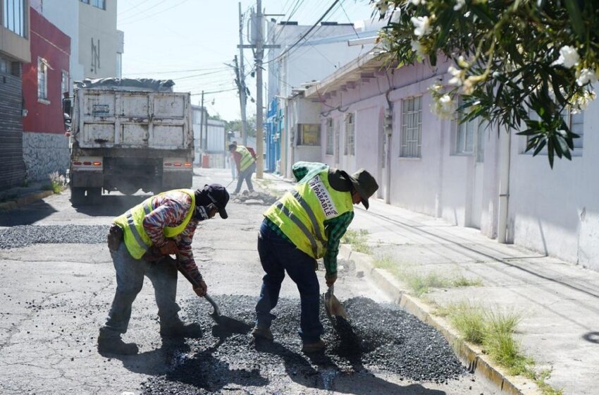  Pepe Chedraui refuerza acciones de bacheo en la colonia Belisario Domínguez