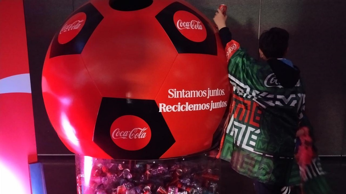 Recibe Gobierno de Pepe Chedraui donación de latas tras paso del FIFA World Cup Trophy Tour 2026 en Puebla