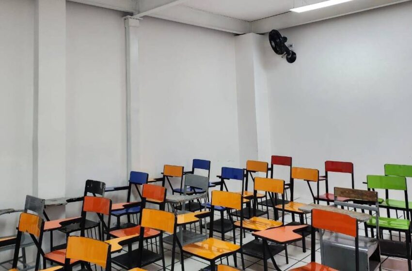  Caos escolar en Puebla: operativo policiaco y padres desesperados en Instituto Angelopolitano