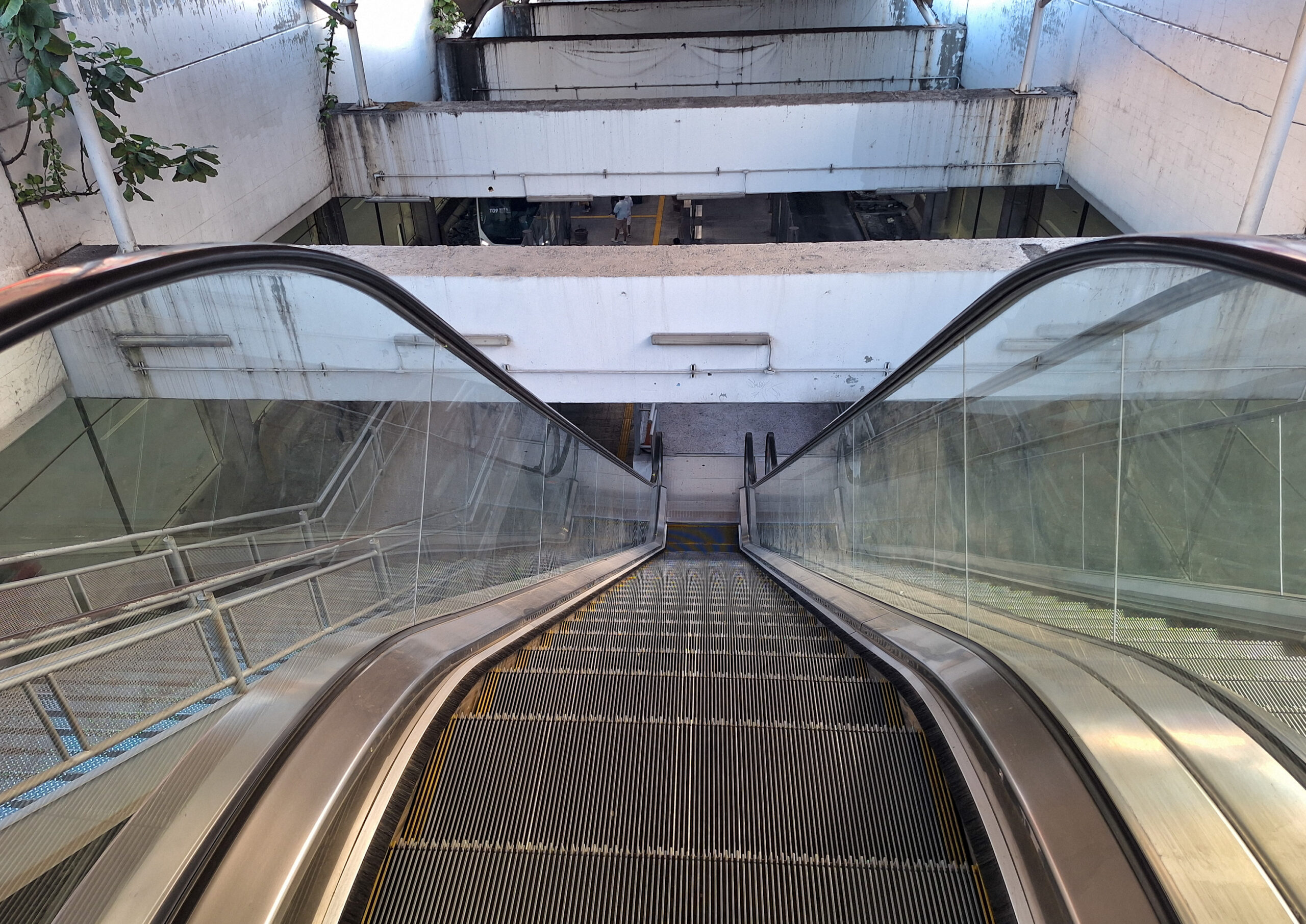 Lanzan licitación para dar mantenimiento a escaleras eléctricas y elevadores de RUTA