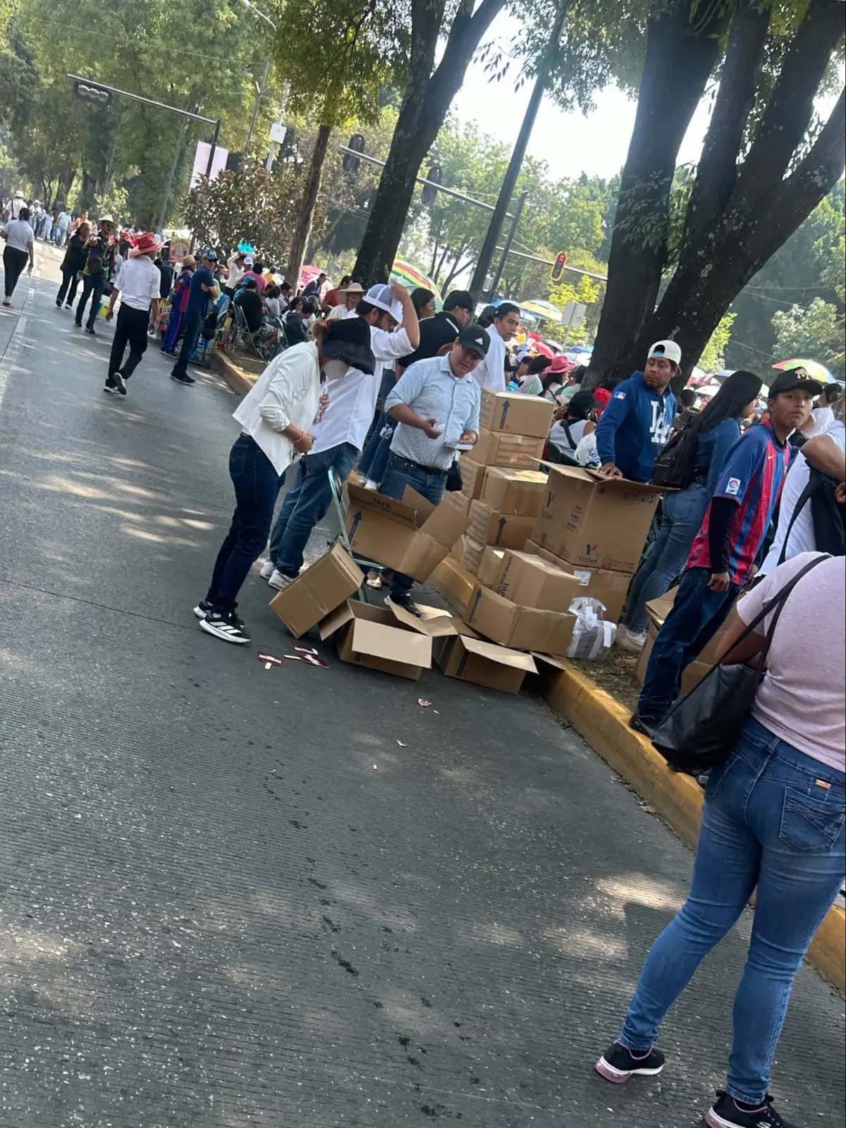 Aprovecha Artemisa Desfile del 5 de Mayo para actos anticipados de campaña y violar reglas de Morena