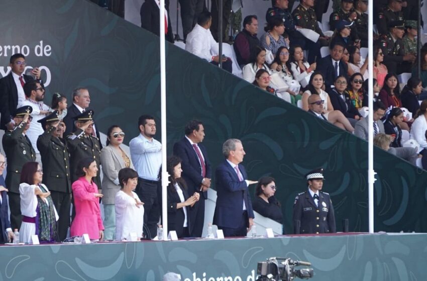  Asiste Pepe Chedraui al desfile cívico-militar por el 164 aniversario de la Batalla de Puebla