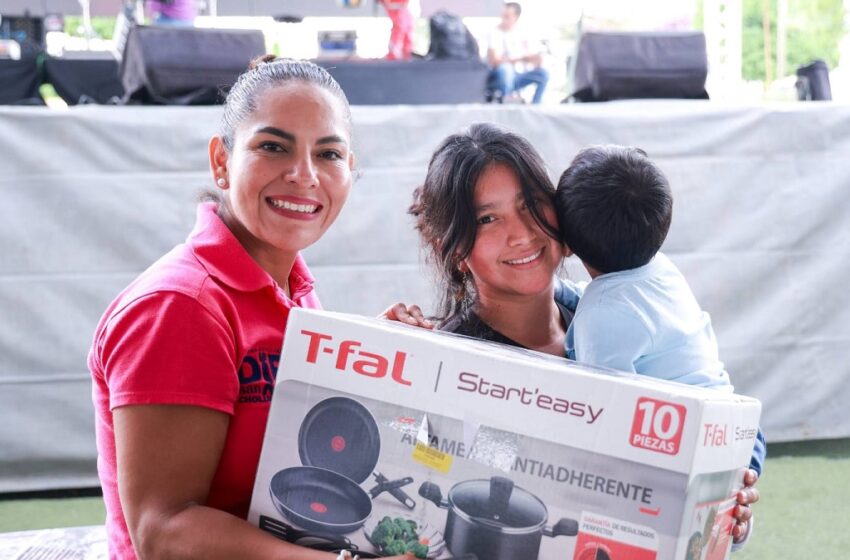  Celebra Lupita Cuautle a miles de madres sanandreseñas con música, regalos y convivencia familiar