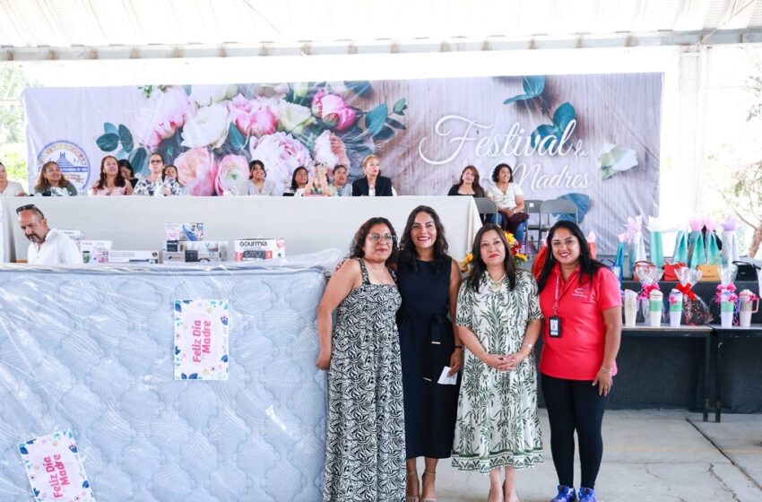  Lupita Cuautle reconoce a madres sanandreseñas con entrega de obsequios en escuelas