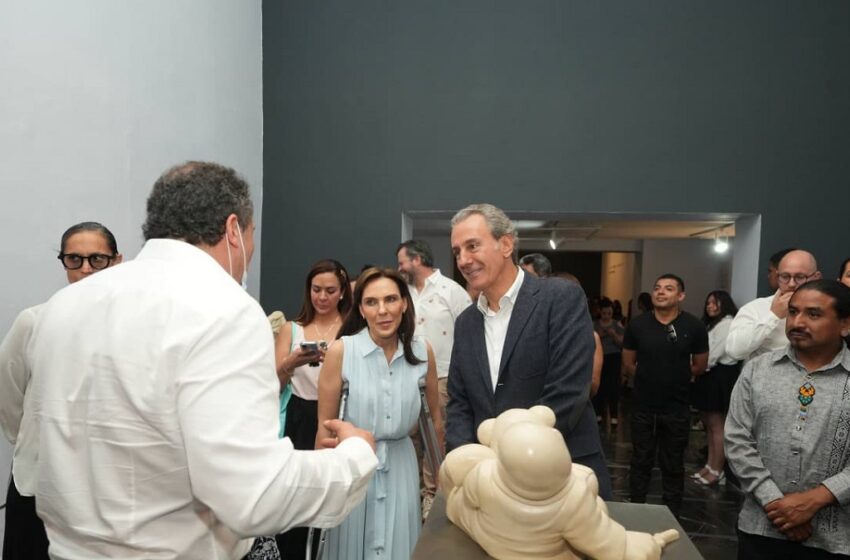  Pepe Chedraui inaugura la exposición “Viajando con Timoteo. El mundo como escenario”