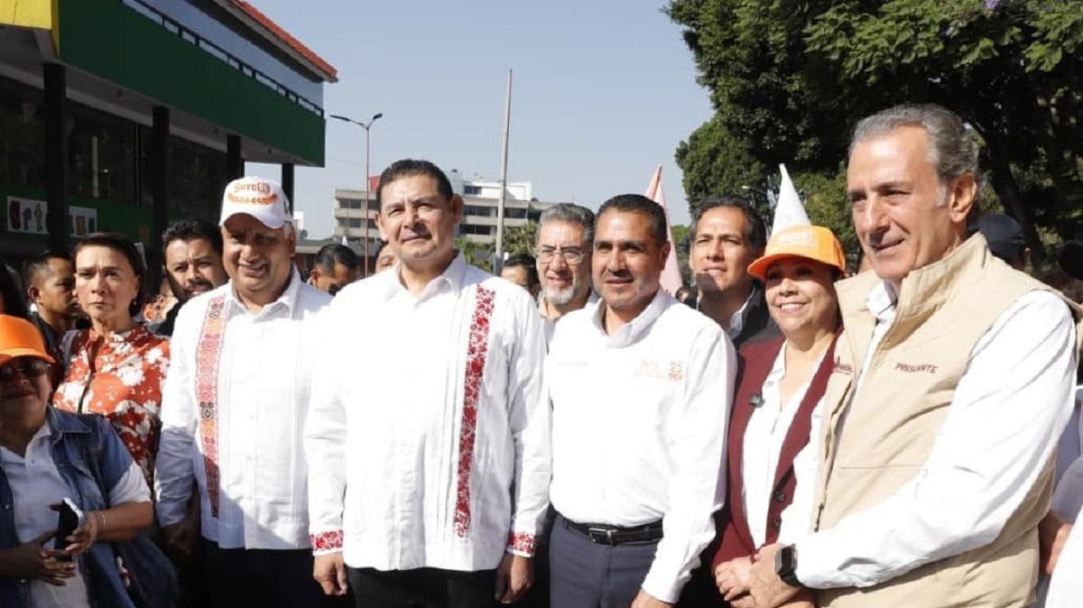 Pepe Chedraui participa en ceremonia cívica por el Día Internacional del Trabajo