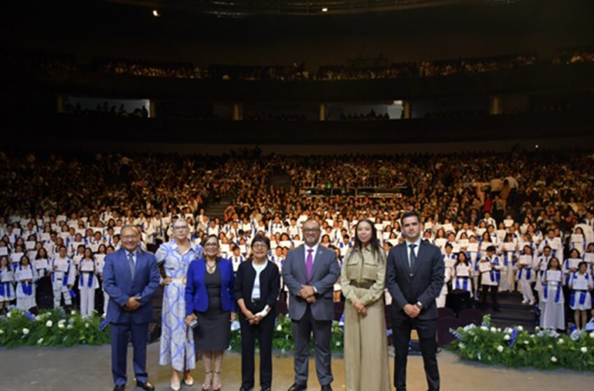  Preside Rectora Lilia Cedillo graduación de la Facultad de Medicina