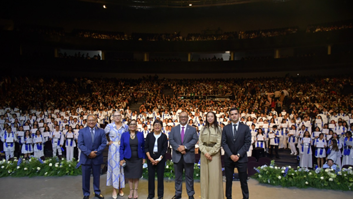 Preside Rectora Lilia Cedillo graduación de la Facultad de Medicina