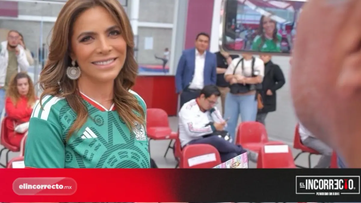 Presume Olivia Salomón el jersey de Selección Mexicana bordada por artesanos poblanas