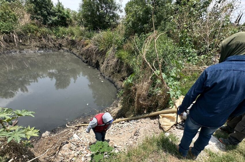  SOSAPACH realiza trabajos preventivos de desazolve en vaso regulador del Barrio de Santiago