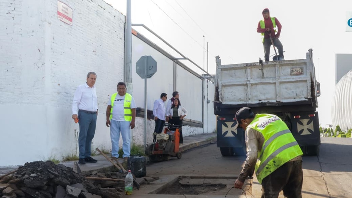 Supervisa Pepe Chedraui avance de trabajos de bacheo en la capital poblana