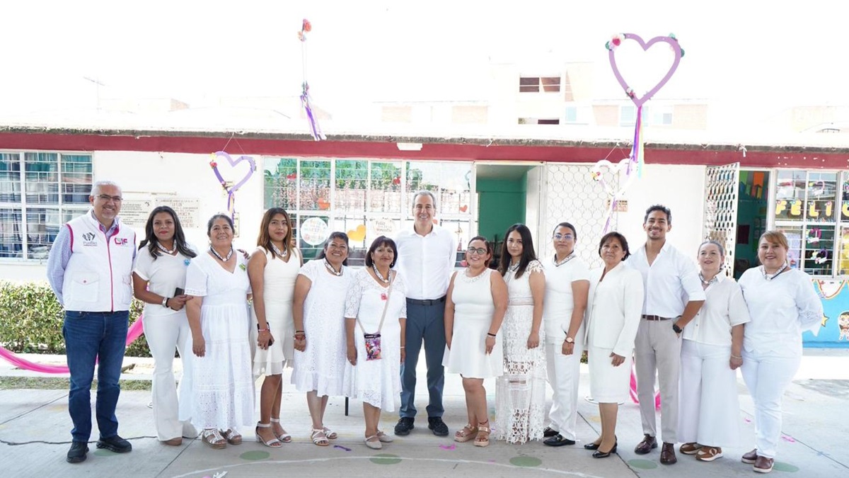 Visita Pepe Chedraui desayunador escolar en el Jardín de Niños "La Flor"