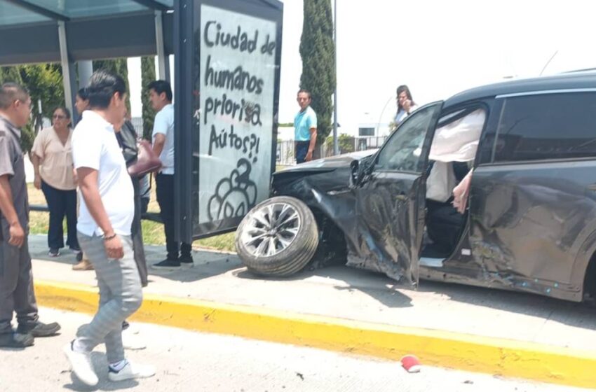  Accidente en Vía Atlixcáyotl deja tres heridos y provoca caos vial en Puebla