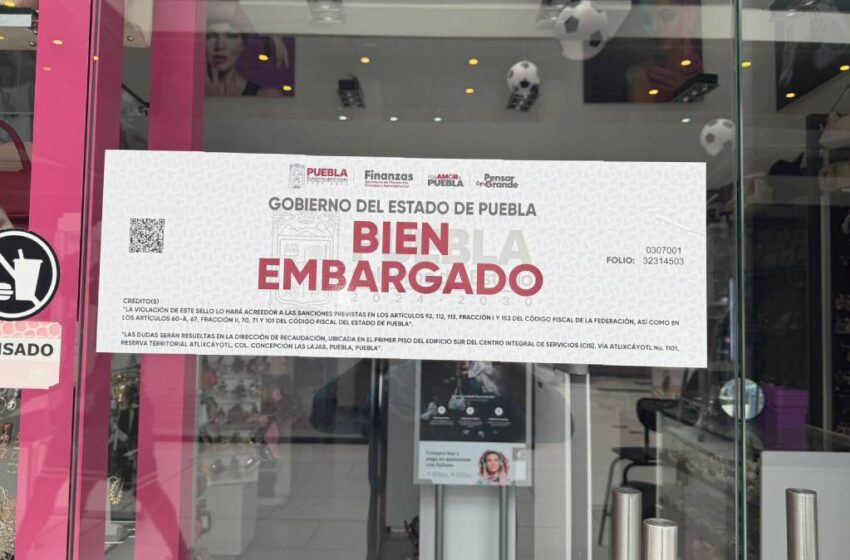  Embargan Plaza Dorada en Puebla; sellos sorprenden a locatarios y visitantes