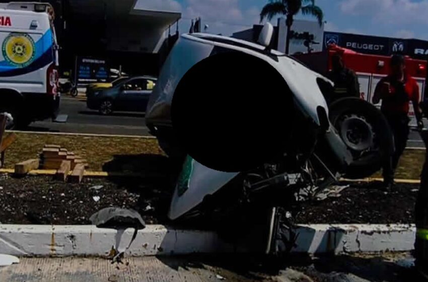 Fatal desenlace: confirman muerte de conductor tras aparatosa volcadura en la Vía Atlixcáyotl