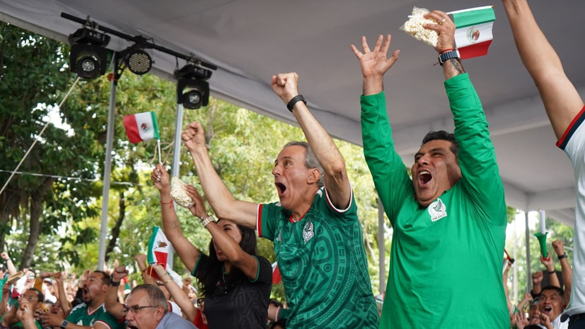 Convive Pepe Chedraui con poblanas y poblanos en la inauguración de la Copa del Mundo 2026