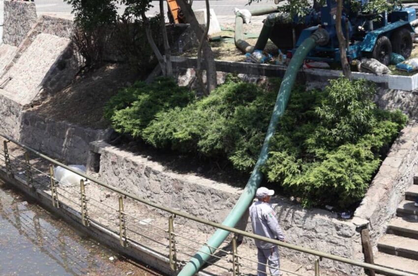  Drenan Puente de Ovando para restablecer el paso seguro tras las lluvias