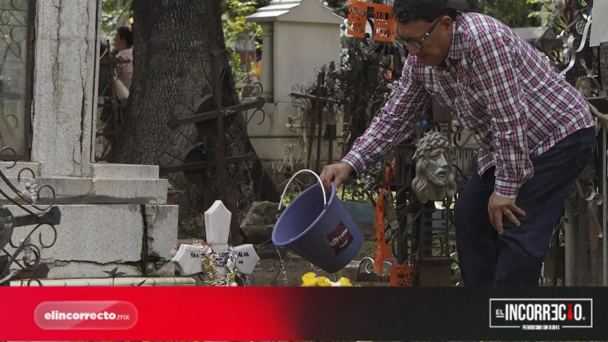 Entre flores y recuerdos, poblanos celebran el Día del Padre en el Panteón Municipal