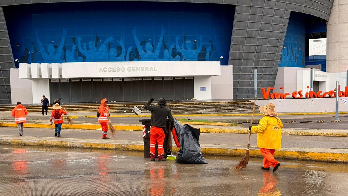 Gobierno de Pepe Chedraui mantiene limpios los alrededores del Estadio Cuauhtémoc tras evento deportivo