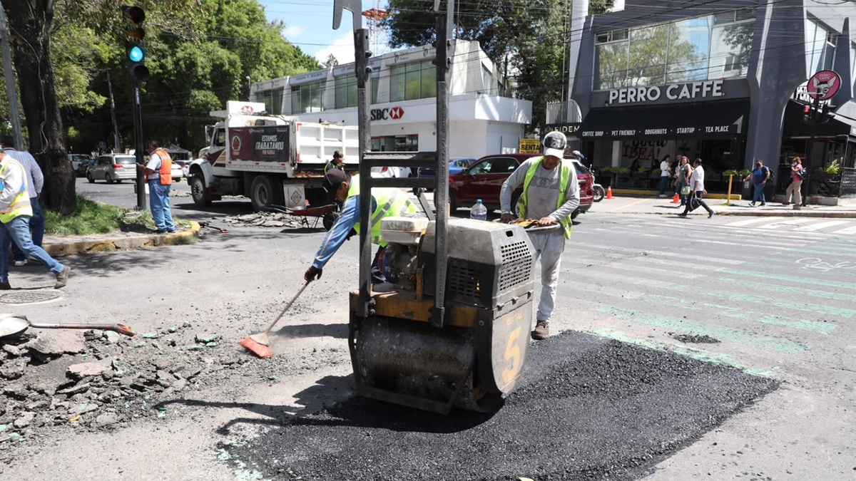 Gobierno de Pepe Chedraui refuerza acciones de bacheo en favor de las y los poblanos