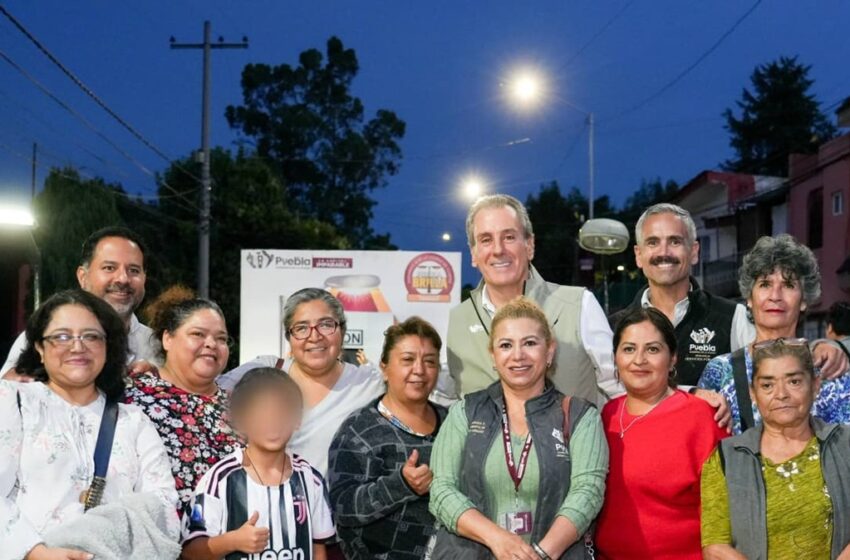  Lleva Pepe Chedraui alumbrado LED a la colonia 10 de Mayo con Puebla Brilla