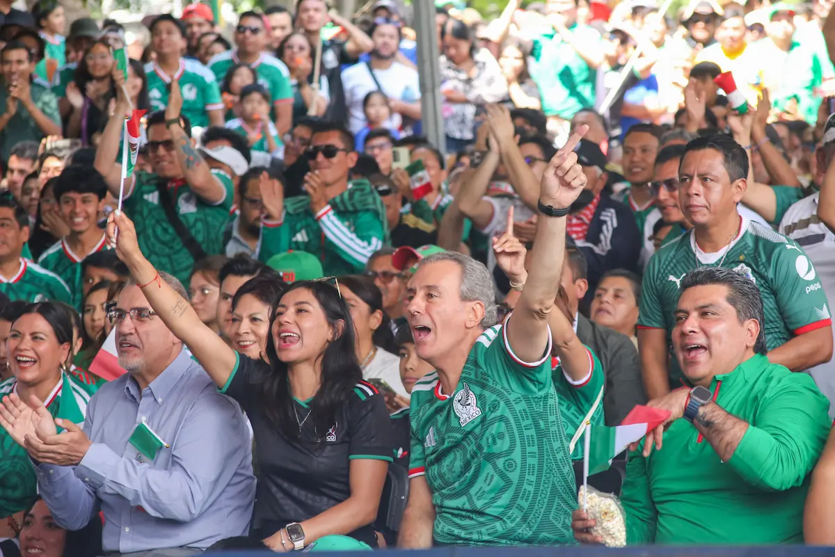 Poblanos abarrotan el Zócalo para vivir la inauguración del Mundial 2026