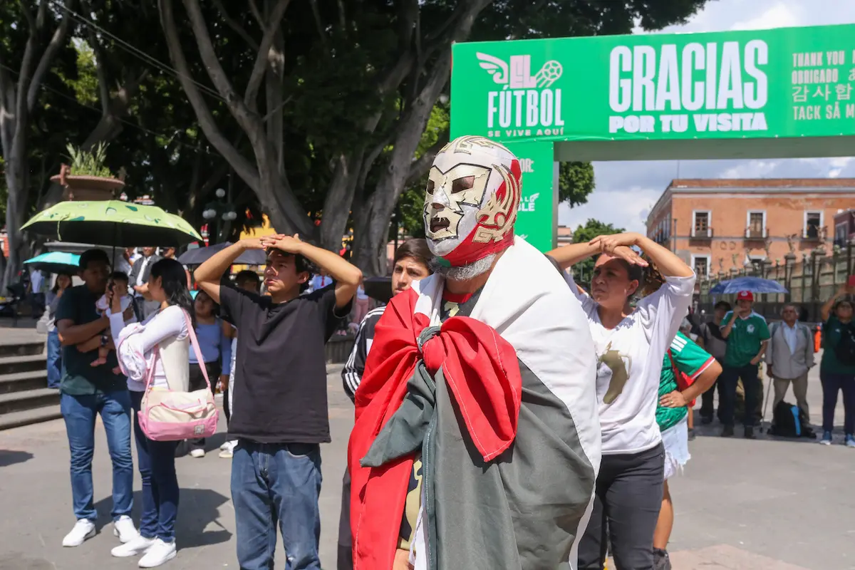 Poblanos abarrotan el Zócalo para vivir la inauguración del Mundial 2026