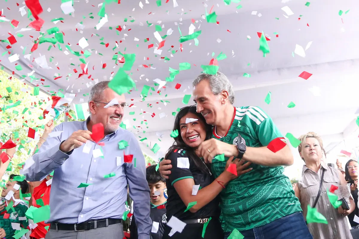Poblanos abarrotan el Zócalo para vivir la inauguración del Mundial 2026