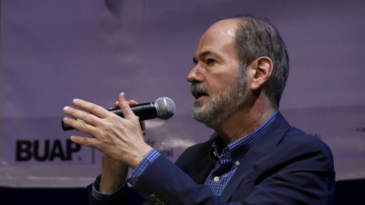 Presenta Juan Villoro “Los héroes numerados” en el Teatro del CCU BUAP