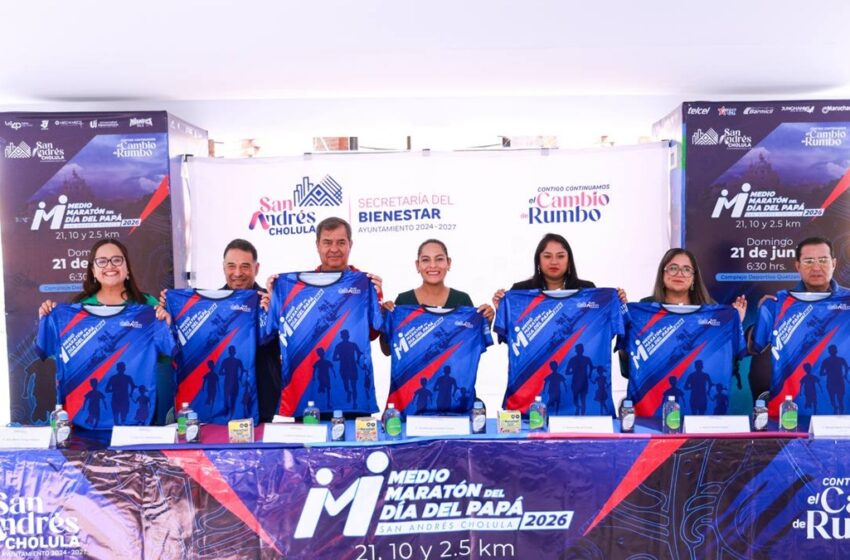  Presenta Lupita Cuautle playera y medalla de la 12ª edición del Medio Maratón del Día del Papá 2026
