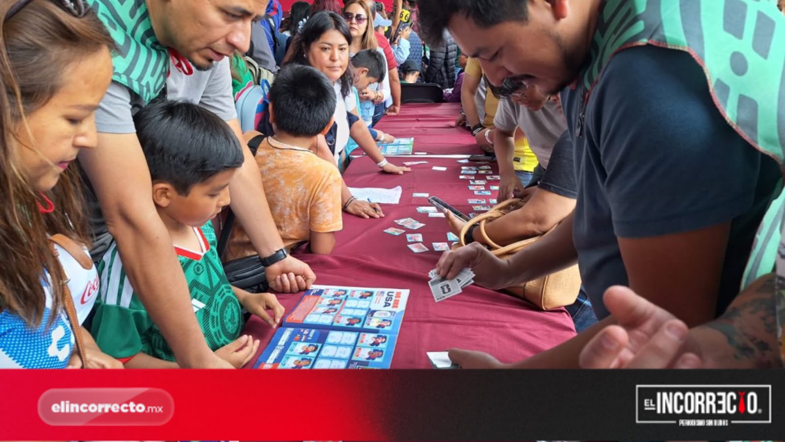 Puebla vive la fiebre del Mundial con intercambio de estampas