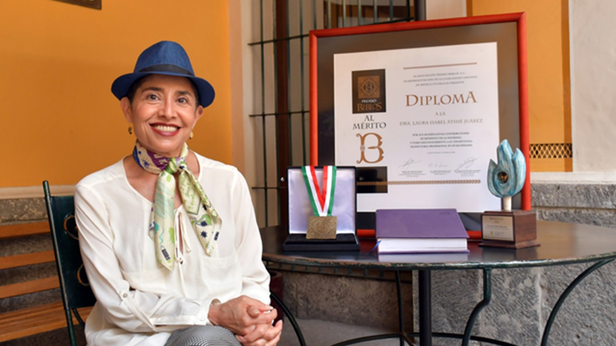 Recibe Posdoctorante BUAP Premio Biblos 2026