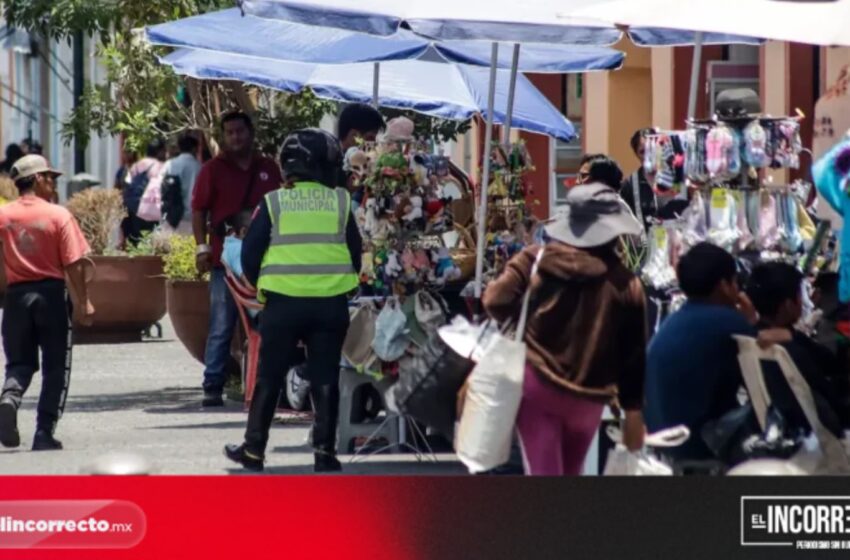  Refuerza Ayuntamiento operativos para retirar ambulantes de la calle 5 de Mayo